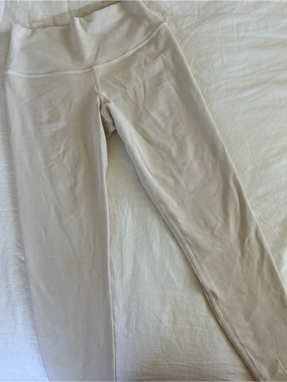 ALO Yoga stretchy white
